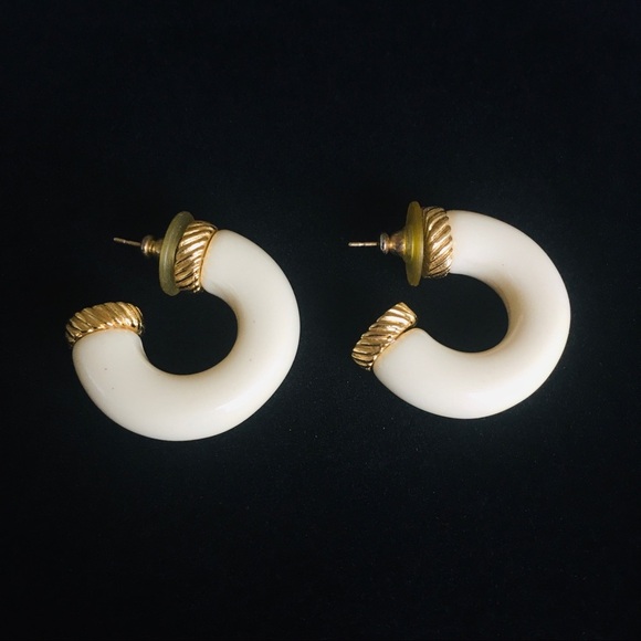 unknown Jewelry - VINTAGE Cream Hoop Earrings